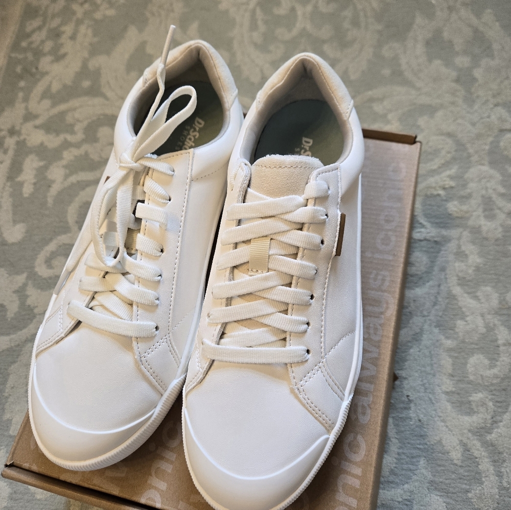 Dr Scholl's sneakers NWOT
